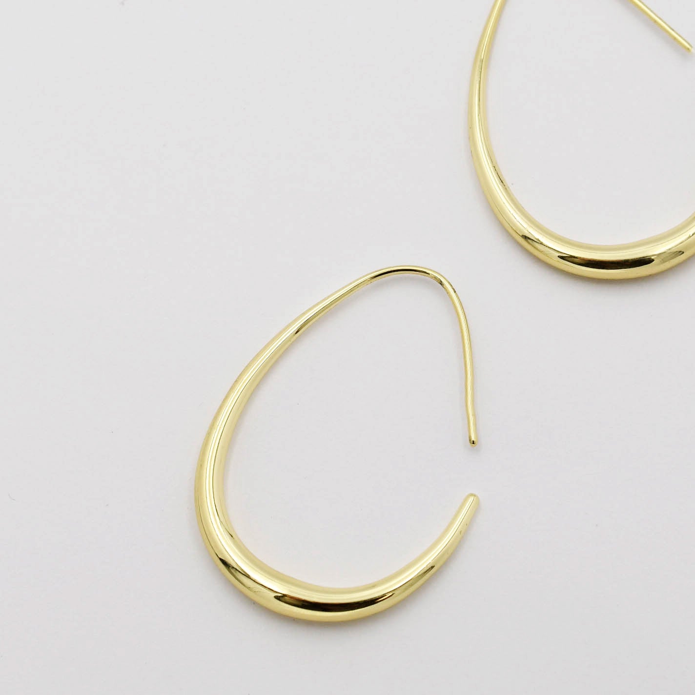 Dainty Gold Hoop G23