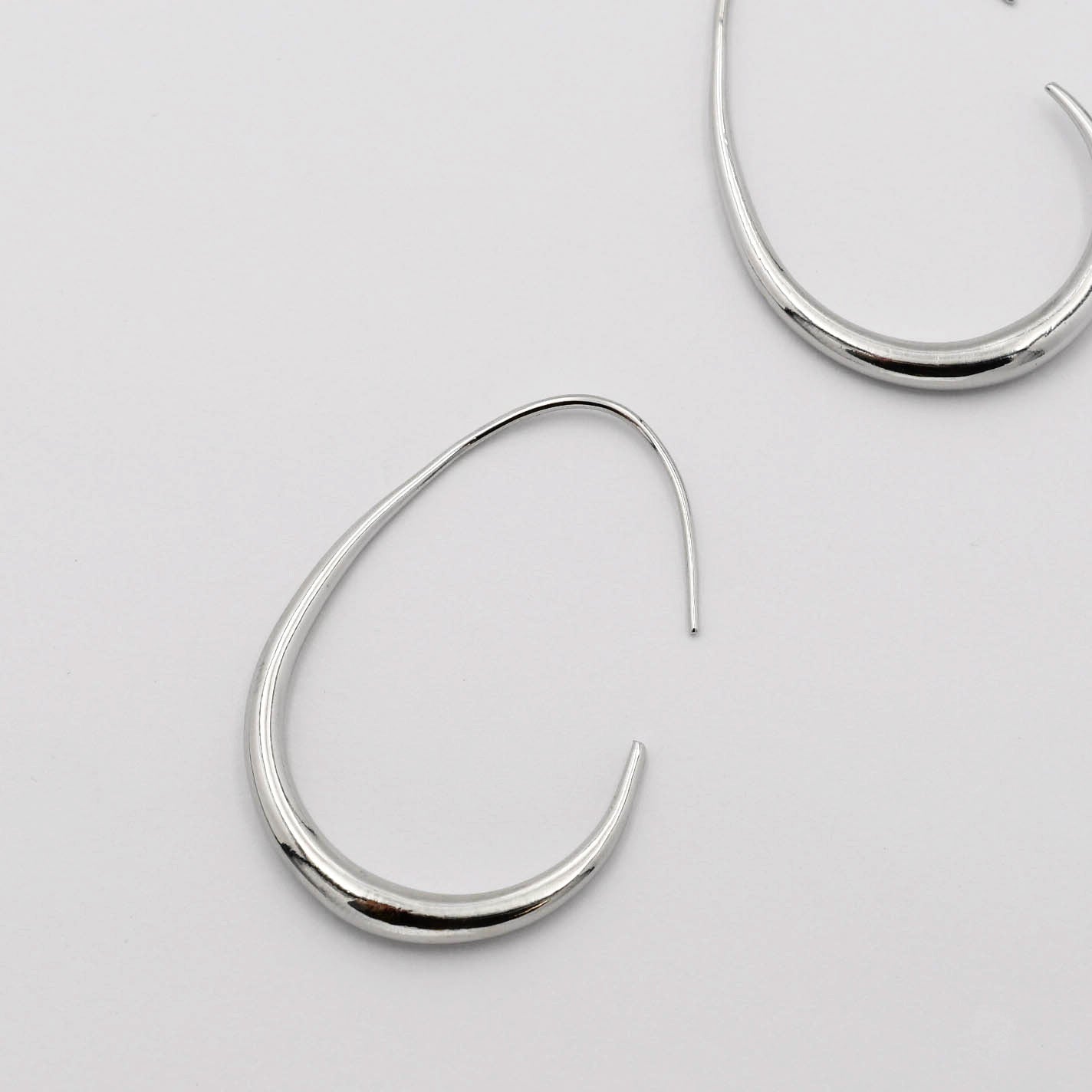 Dainty Silver Hoop G23