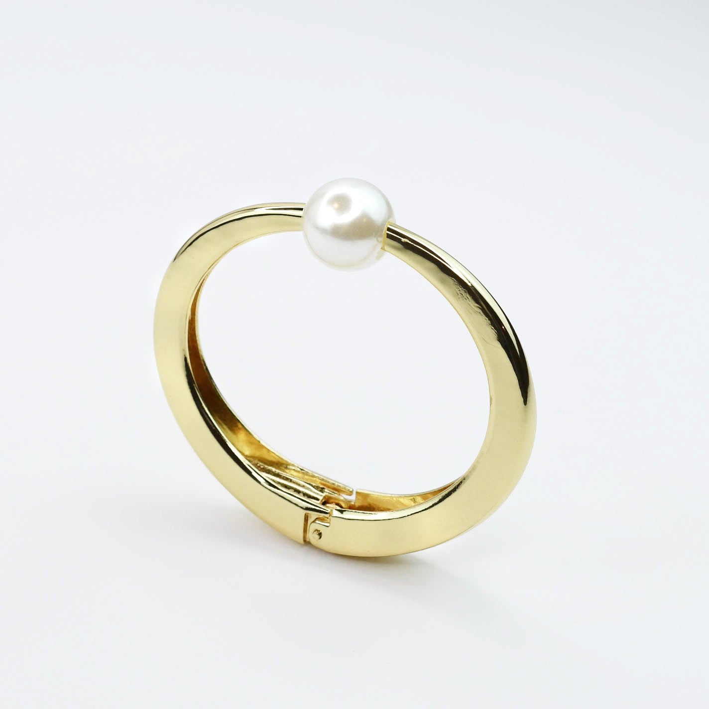 Modern bangle bracelet, Stylish minimalist bracelet, Sleek contemporary bangle, Polished chic bracelet, Clean modern bangle, Elegant simple bracelet, Smooth stylish bangle, Classic modern bracelet, Trendy sleek bangle, Refined minimalist bracelet, Contemporary chic bangle, Versatile modern bracelet