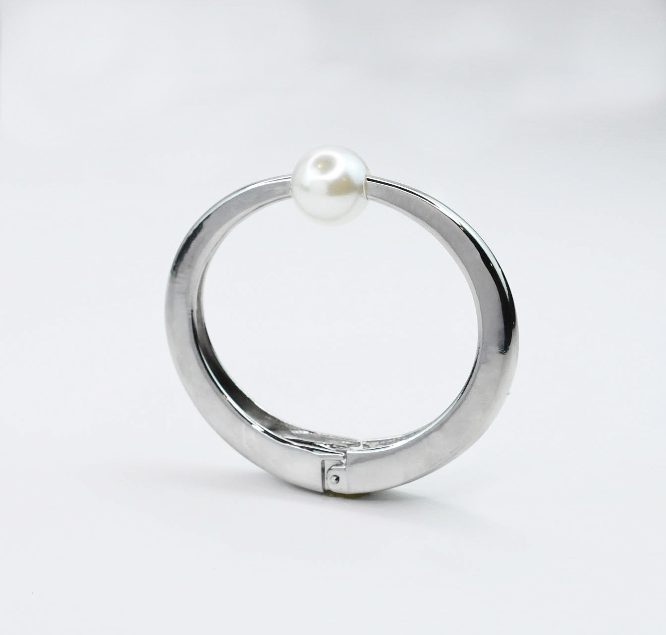 Modern bangle bracelet, Stylish minimalist bracelet, Sleek contemporary bangle, Polished chic bracelet, Clean modern bangle, Elegant simple bracelet, Smooth stylish bangle, Classic modern bracelet, Trendy sleek bangle, Refined minimalist bracelet, Contemporary chic bangle, Versatile modern bracelet