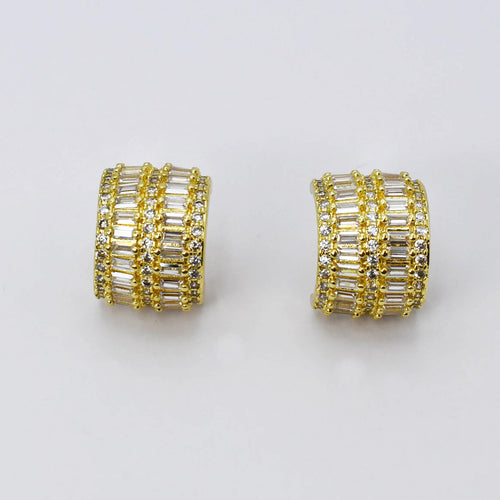 Radiant Shell Gold Stud
