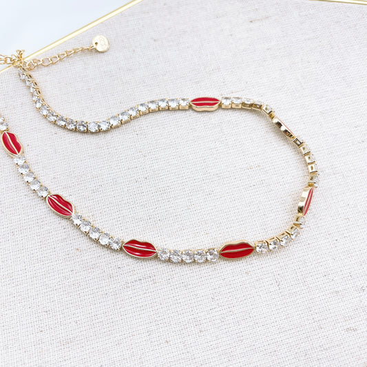 Red kiss chocker
