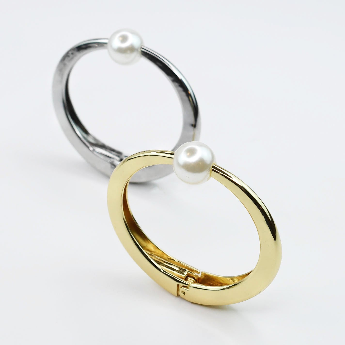 Modern bangle bracelet, Stylish minimalist bracelet, Sleek contemporary bangle, Polished chic bracelet, Clean modern bangle, Elegant simple bracelet, Smooth stylish bangle, Classic modern bracelet, Trendy sleek bangle, Refined minimalist bracelet, Contemporary chic bangle, Versatile modern bracelet