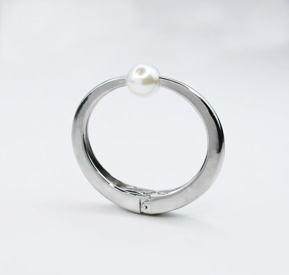 Modern bangle bracelet, Stylish minimalist bracelet, Sleek contemporary bangle, Polished chic bracelet, Clean modern bangle, Elegant simple bracelet, Smooth stylish bangle, Classic modern bracelet, Trendy sleek bangle, Refined minimalist bracelet, Contemporary chic bangle, Versatile modern bracelet