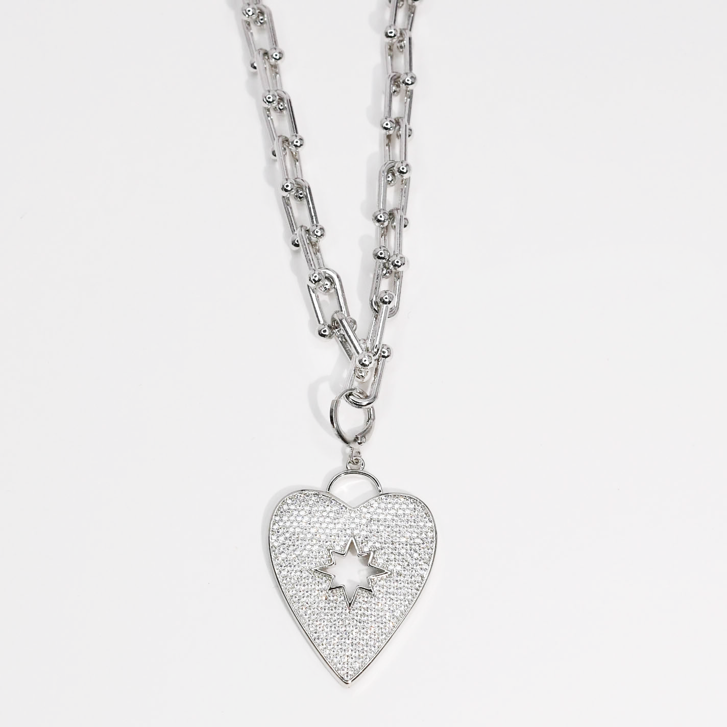 Dainty necklace with heart-shaped pendant in silver, encrusted with sparkling crystals, waterproof, hypoallergenic and tarnish-free, elegant and trendy accessory for women’s boutique jewelry