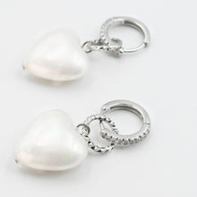 Load image into Gallery viewer, Pearl Drop Heart Silver C29
