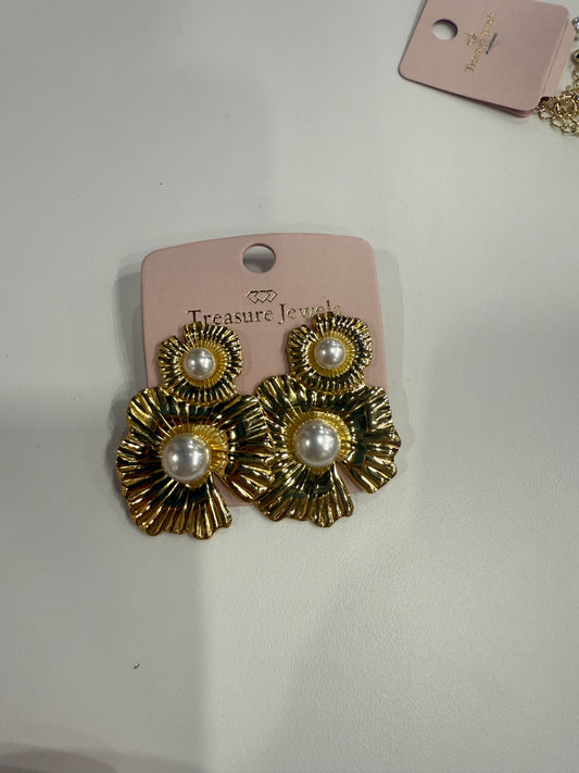 Pearl Poppy Earrings