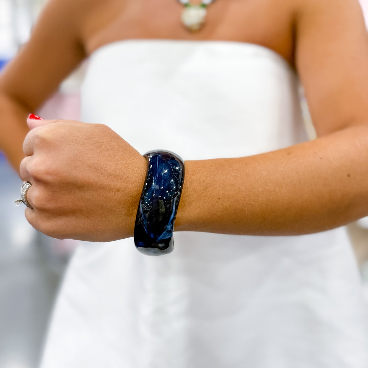 Modern bangle bracelet, Stylish minimalist bracelet, Sleek contemporary bangle, Polished chic bracelet, Clean modern bangle, Elegant simple bracelet, Smooth stylish bangle, Classic modern bracelet, Trendy sleek bangle, Refined minimalist bracelet, Contemporary chic bangle, Versatile modern bracelet