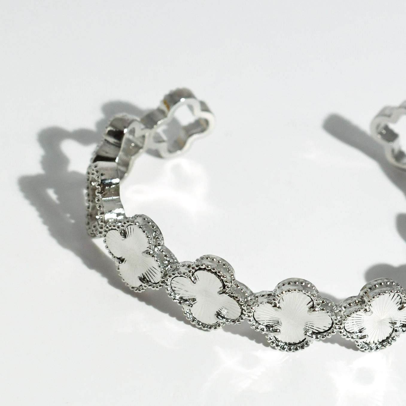 Modern bangle bracelet, Stylish minimalist bracelet, Sleek contemporary bangle, Polished chic bracelet, Clean modern bangle, Elegant simple bracelet, Smooth stylish bangle, Classic modern bracelet, Trendy sleek bangle, Refined minimalist bracelet, Contemporary chic bangle, Versatile modern bracelet