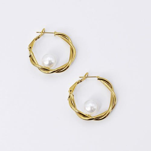 Pearl Embrace Hoop  O33