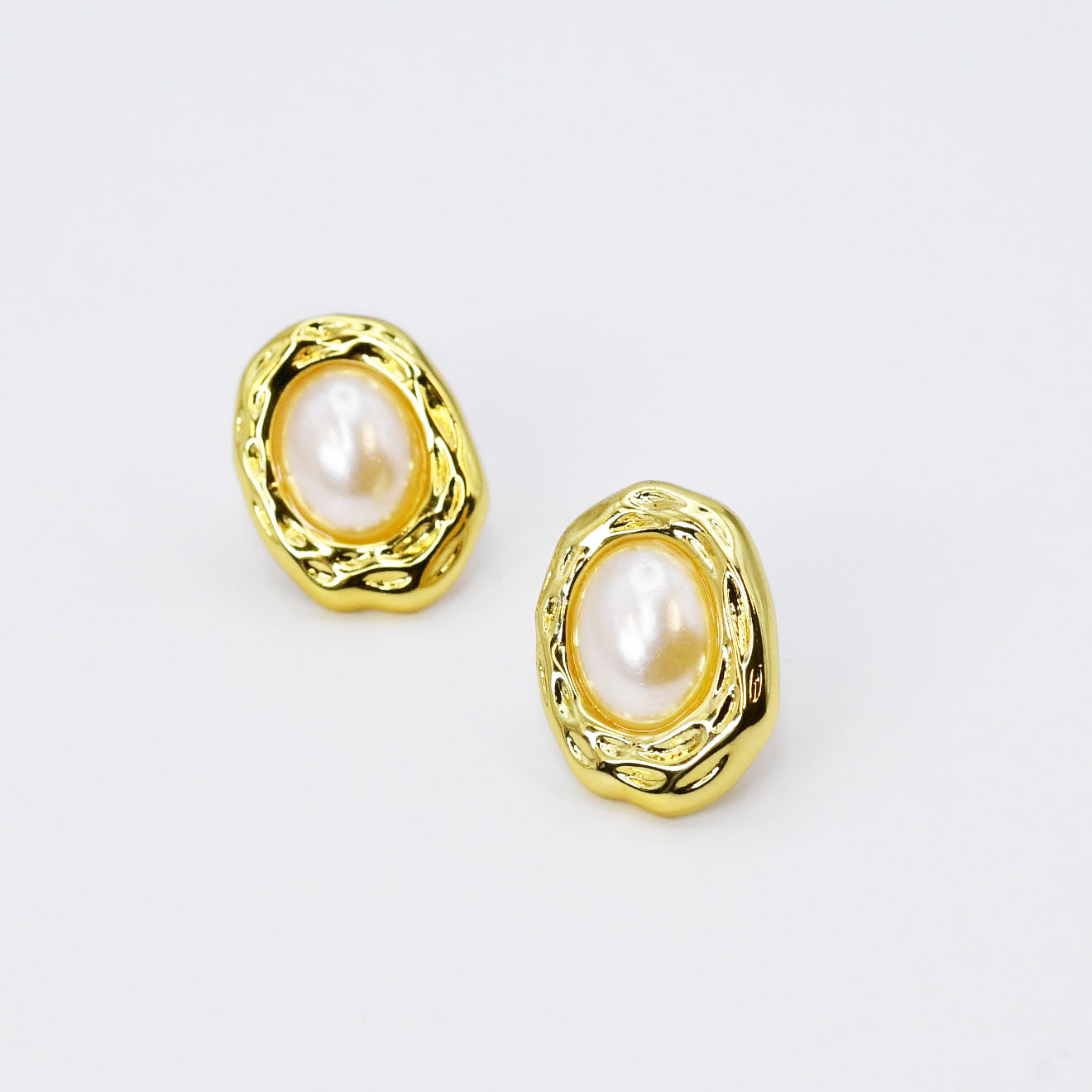 Pearl Gold Bean Stud