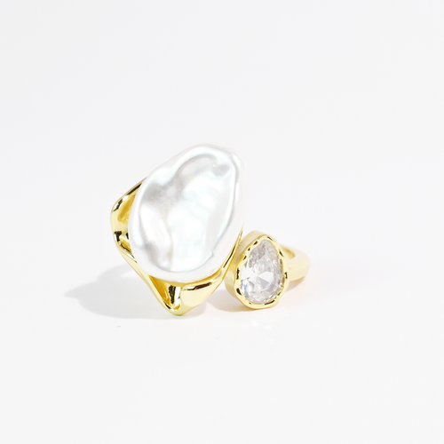 Pearl & Light Gold Ring