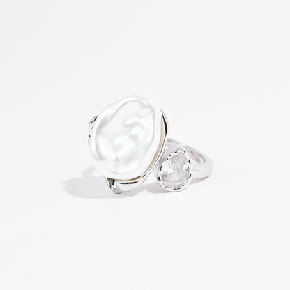 Pearl & Light Silver Ring