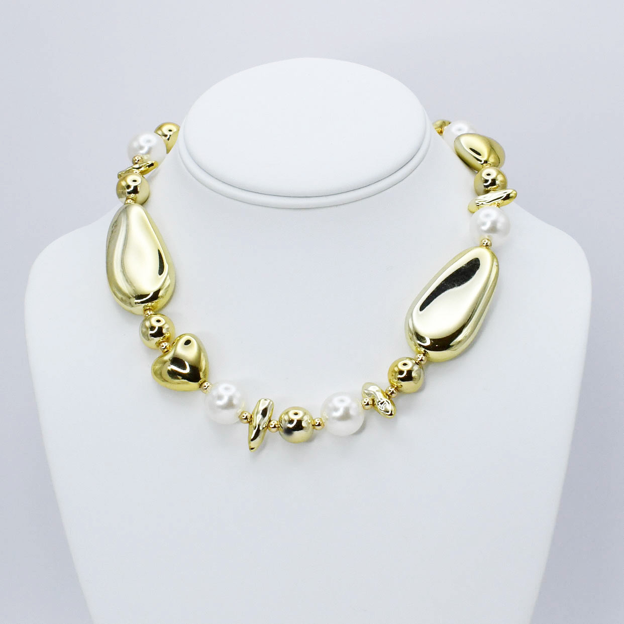 dainty gold necklace, layered design, boutique wholesale, women’s accessories, statement piece, trendy style, waterproof, hypoallergenic, tarnish free